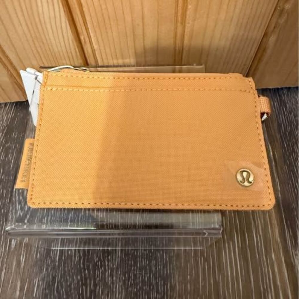 Lululemon authentic clippable card case